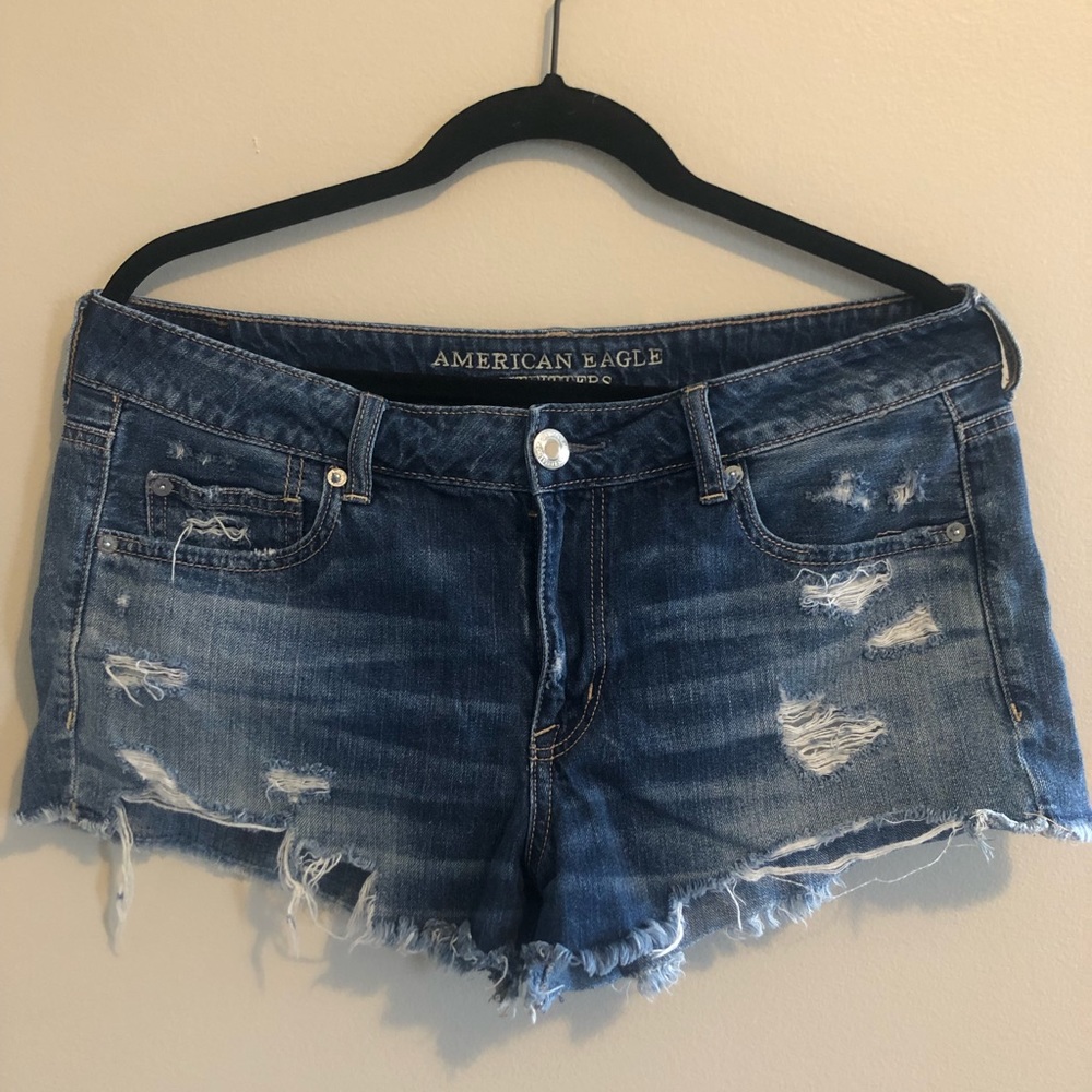 Women’s American Eagle Slouchy Shortie - distressed denim size 10